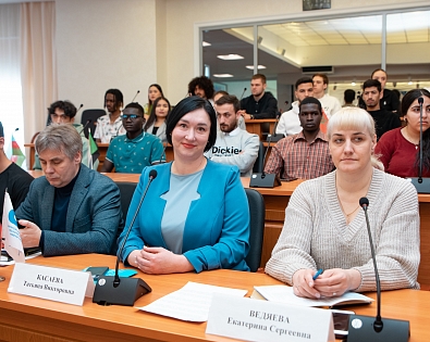 Foreign students talked with Alexander Sotnichenko in the format "Dialogue on equal terms"